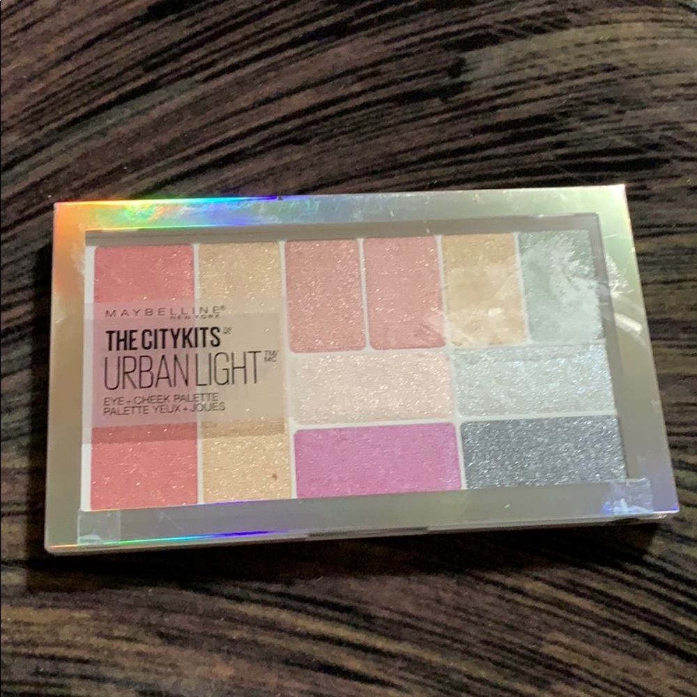 The Citykits Urban Light by Maybelline New York